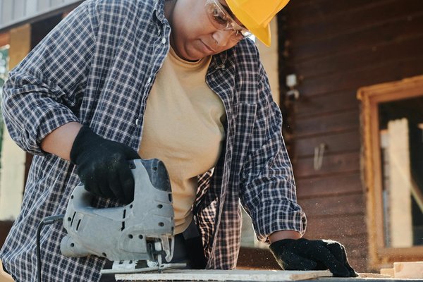 Clever Moving Hacks: Timing Your Relocation Around UK Public Holidays to Minimize Disruption